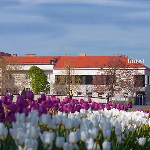 Hotel Strandhotel Alte Donau, Vienna